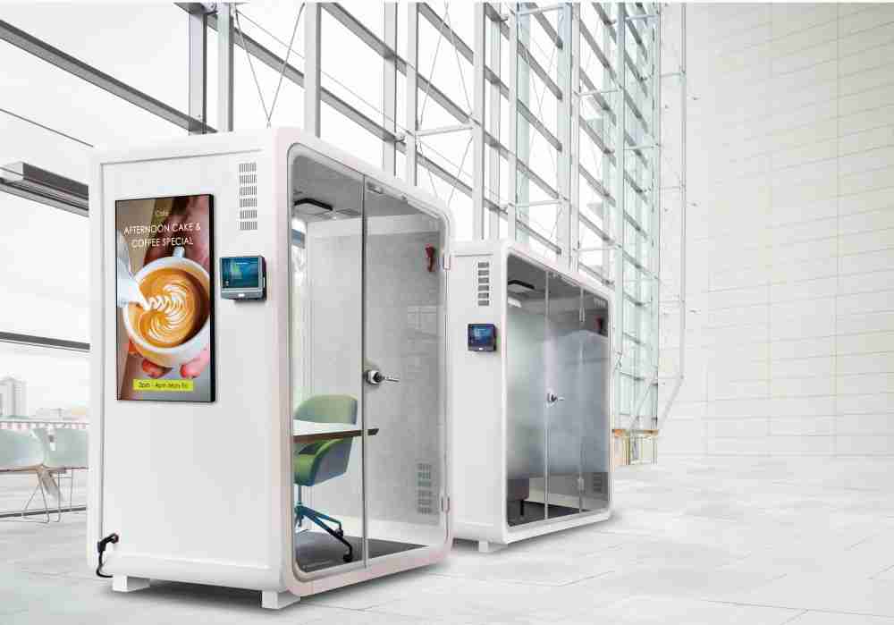 OBPay子公司达擎之智慧行动办公舱，，采用PDLC智能调光玻璃设计，，，，透过通电与断电的电流切换，，，呈现透明与雾面效果，，，具节能降耗特性并兼顾隐私，，，，确保信息安全