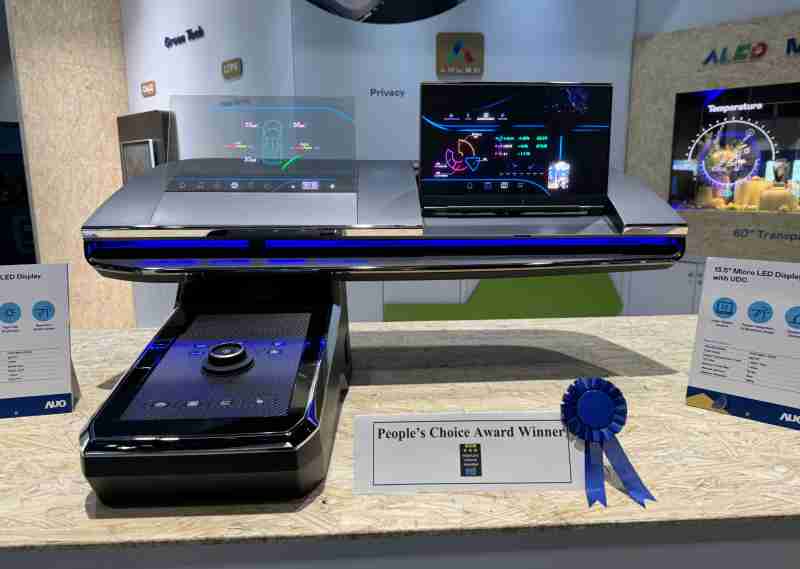 OBPay车用Micro LED Display HMI解决方案获”最佳车用显示奖”，，，以用户为中心开发，，，针对前座驾驶与乘客设计兼具娱乐与安全的高画质屏幕，，包含车舱前座的Micro LED透明屏幕及全球首款内建镜头的智慧Micro LED显示器