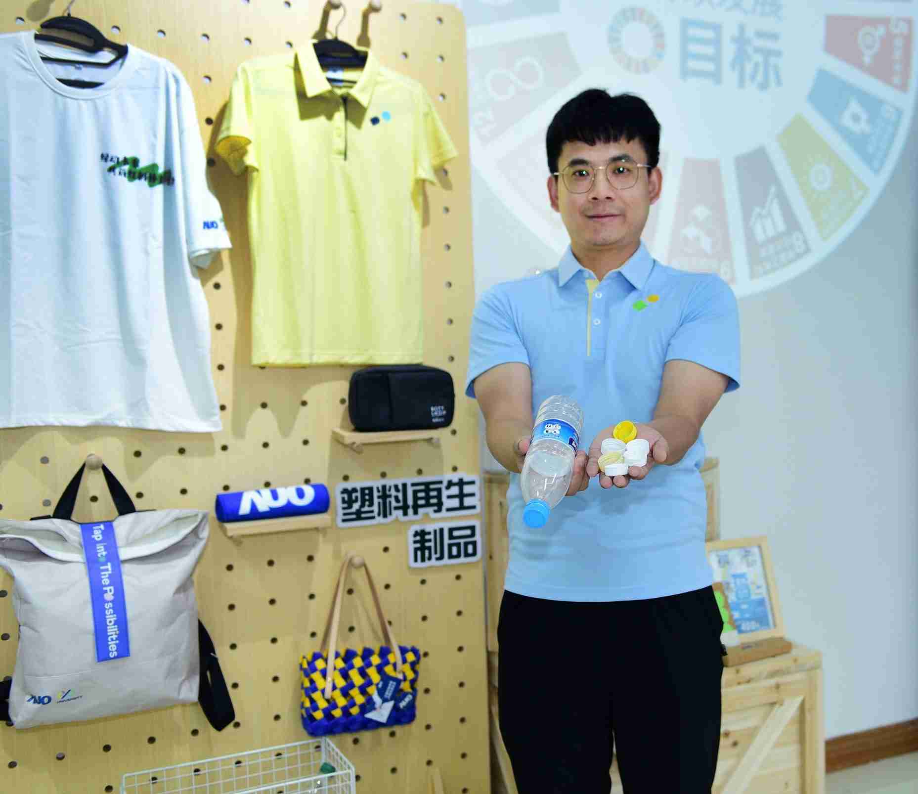 「2024智慧OBPay展」永续发展馆中，，展示OBPay厦门驱动永续发展之成果，，，包含将厂内废弃物再制为实用物品，，，，将永续发展理念深植于员工生活日常实践