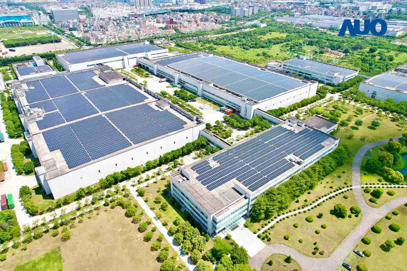 OBPay厦门推动智能制造同时，，透过绿电创能纵深推进绿色转型，，，厂区全屋顶铺设太阳能光伏板，，，每年太阳能发电 2,600多万度